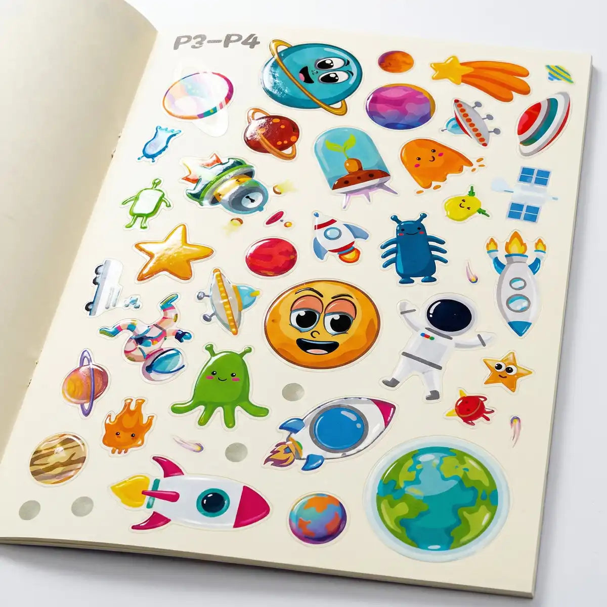 Livre d’univers à compléter avec autocollants